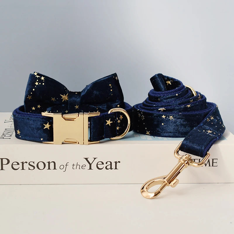 Personalisiertes blaues Samt-Hundehalsband mit Sternen